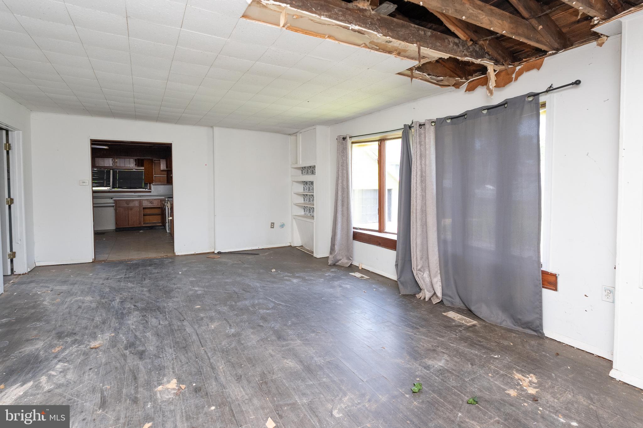 747 -745 VALLEY GREEN AVENUE