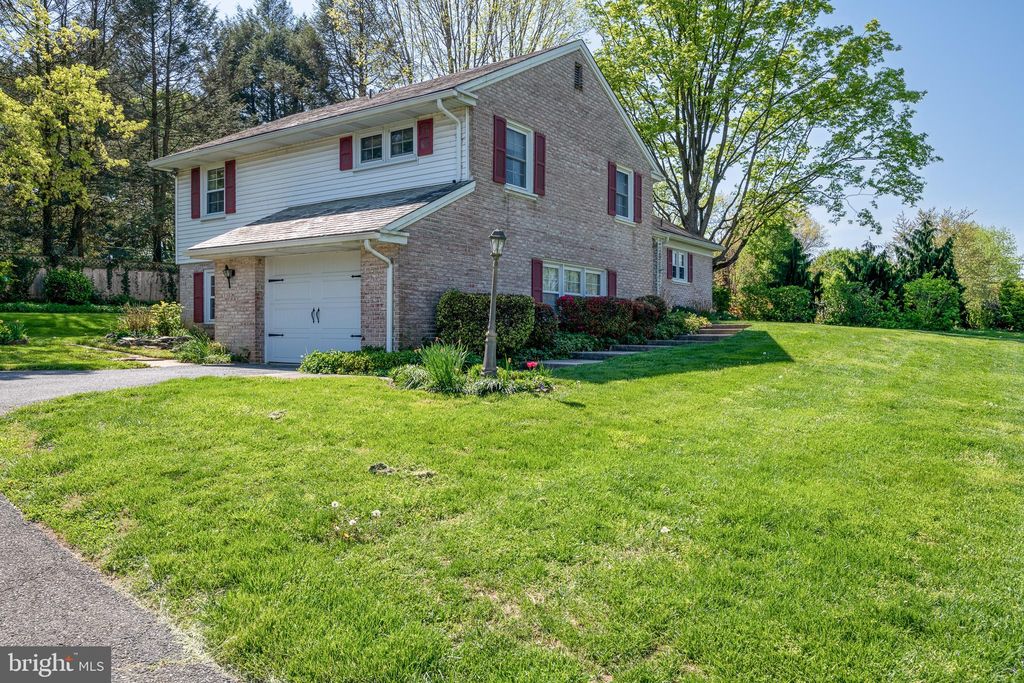 Photo of 1104 RICHMOND RD, LANCASTER, PA 17603 (MLS # PALA2033650)