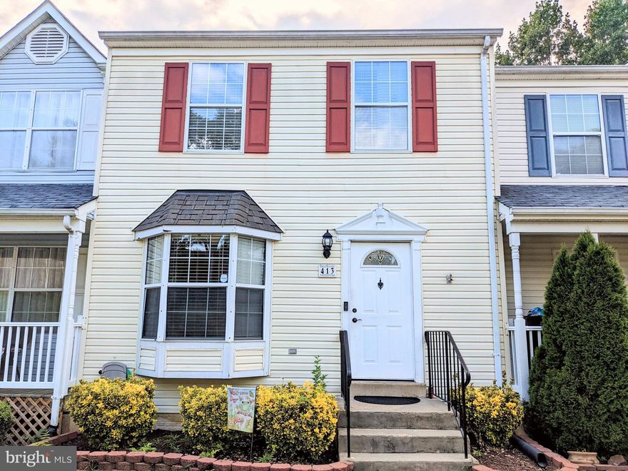 This beautiful townhome features 3 bedrooms and a 3- 1/2 bath located in the Sunningdale Meadows Subdivision with large community pool. 
Minutes to Quantico, walk to commuter lot, restaurants, shops and amenities.