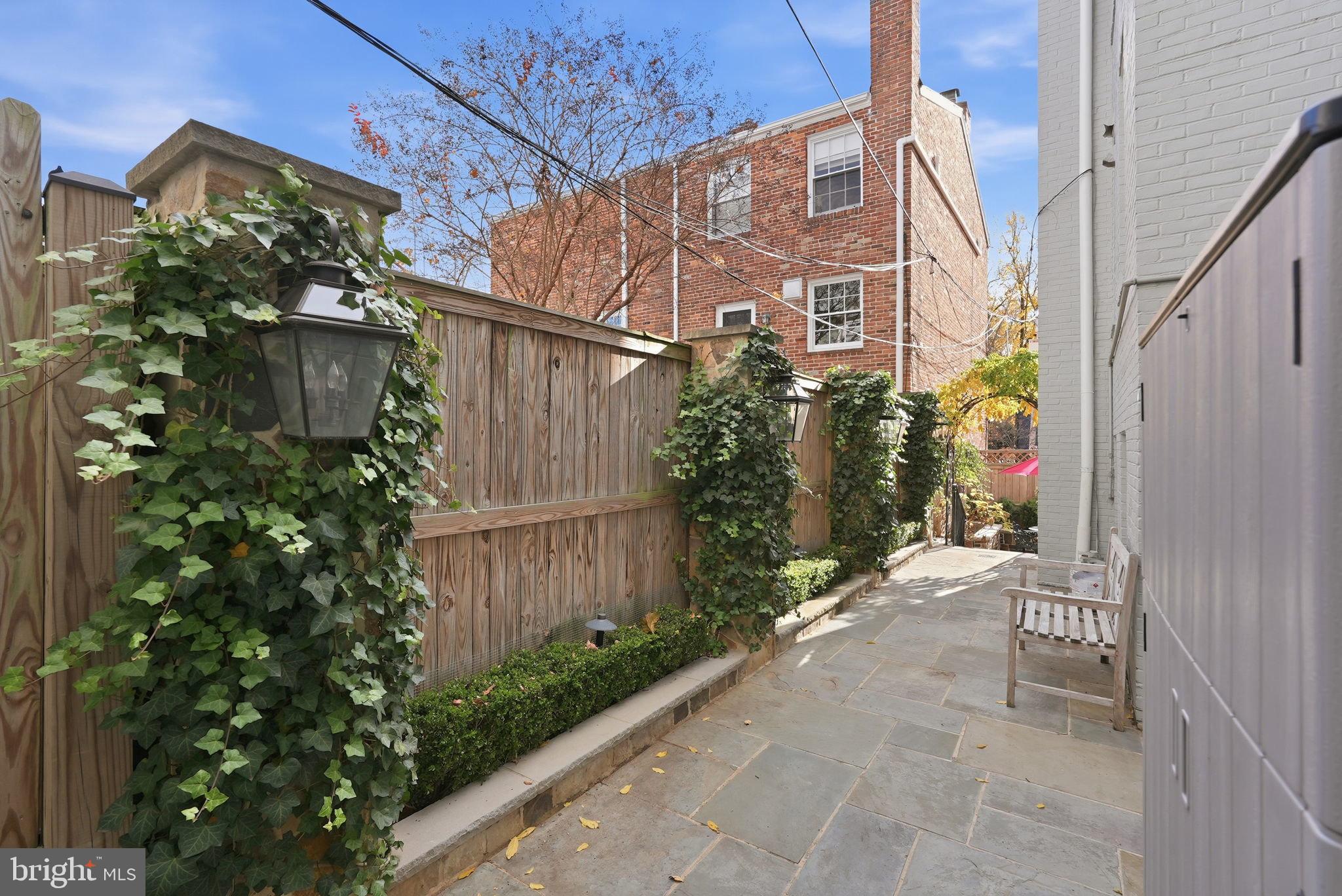 GEORGETOWN - Residential