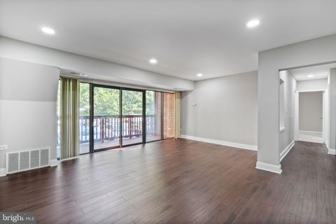 Photo of 49 Skyhill Road #201, ALEXANDRIA, VA 22314 (MLS # VAAX2053622)
