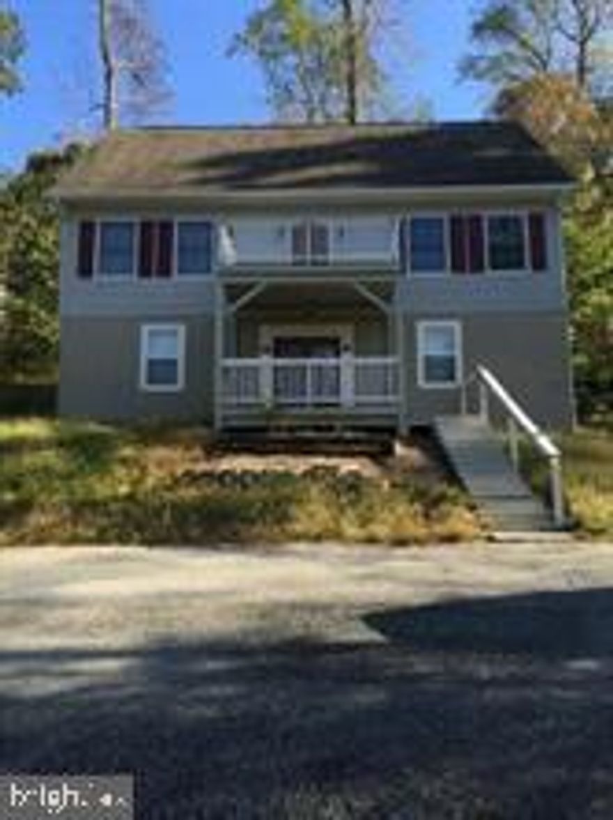 4 Bedroom, 2 Bath cape cod home in White Sands overlooking Planter's Wharf Creek. Basement with ground access. Upper level includes living room, eat-in kitchen, 2 bedrooms and 1 bath. Kitchen features electric range/oven, exhaust fan, dishwasher and refrigerator. Top level features 2 additional bedrooms and 1 additional full bath. Central Heat/AC, Well and septic.