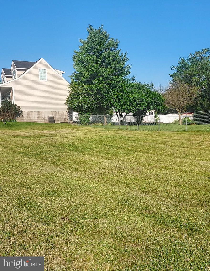 READY TO BUILD YOUR DREAM HOME........Corner lot in Taneytown.  Borders on Commerce St and Reaverton Ave.   Water and sewer hookup available.