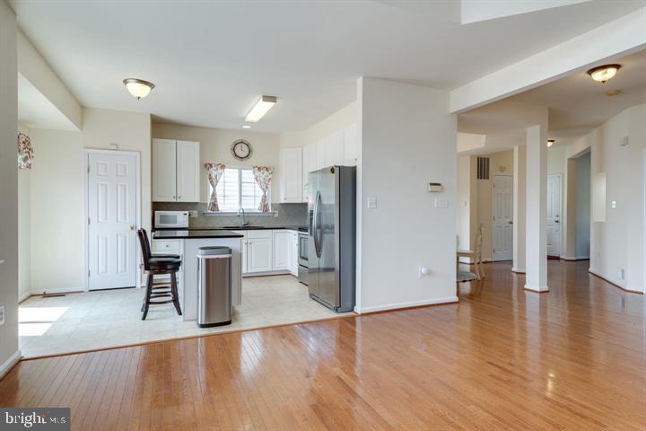 6805 HOLLOW GLEN COURT