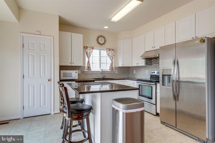 6805 HOLLOW GLEN COURT