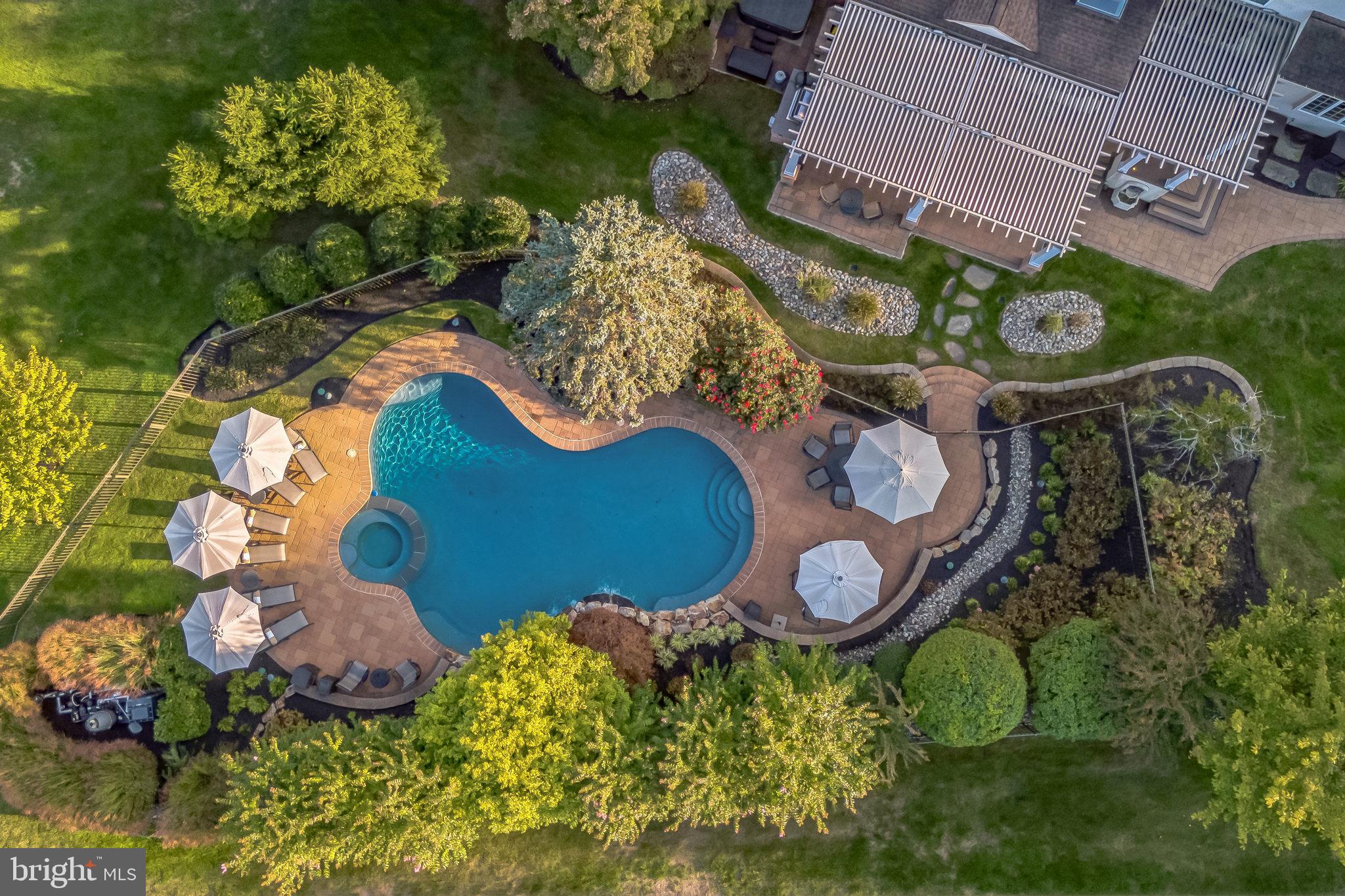 RIVER CROSSING - Residential