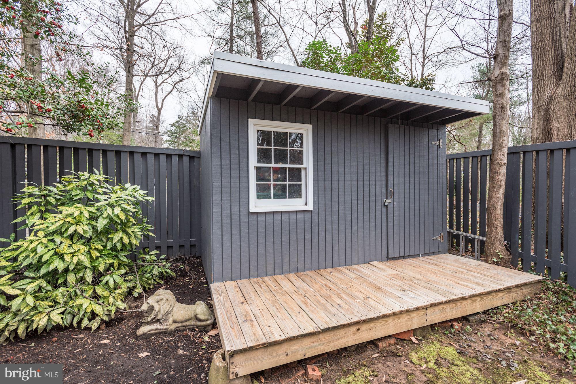 HOLLIN HILLS - Residential