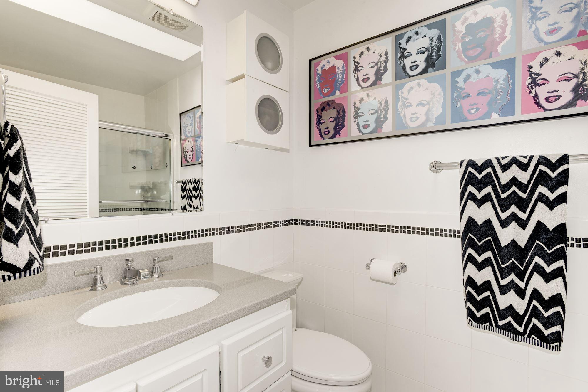 HOLLIN HILLS - Residential