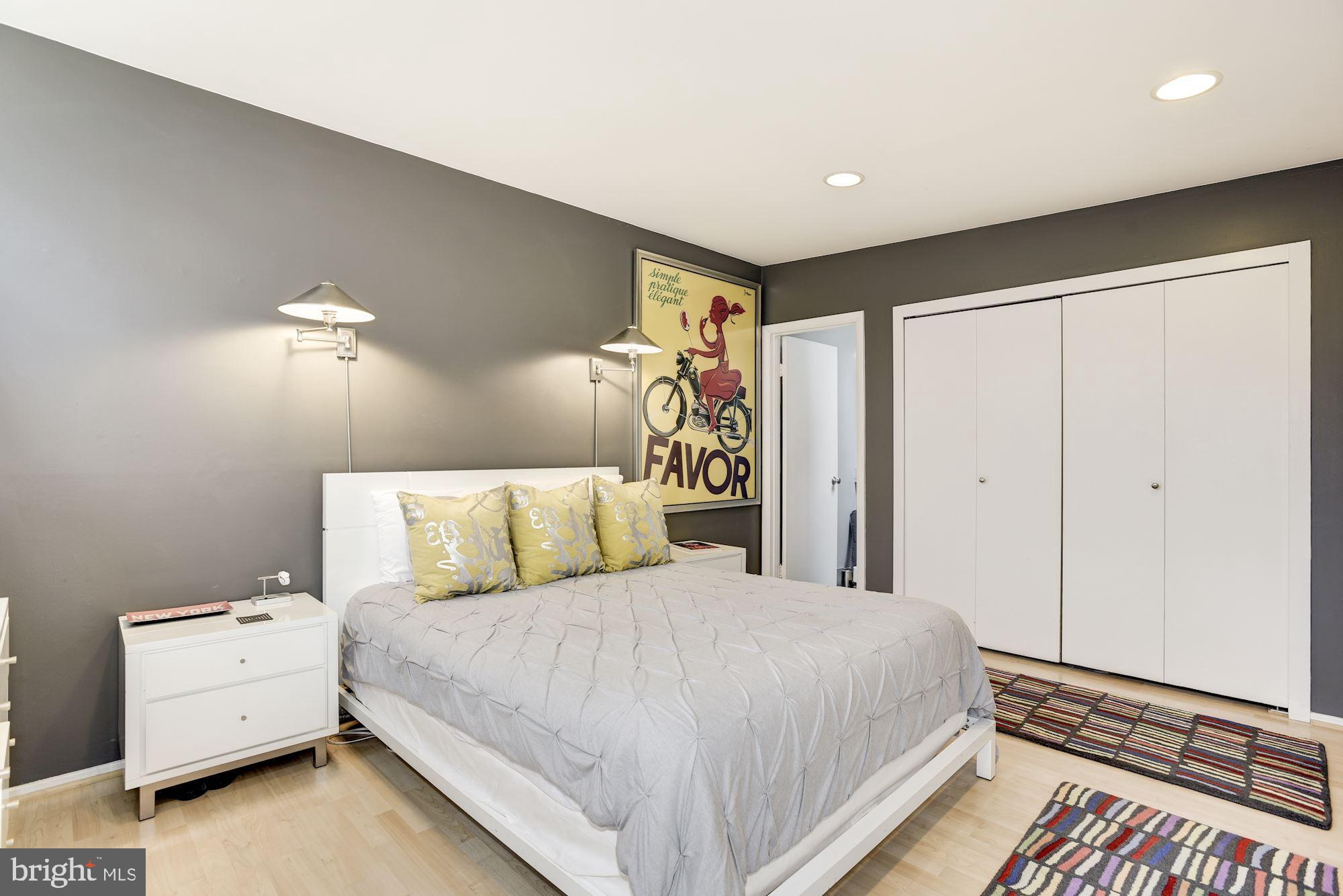 HOLLIN HILLS - Residential