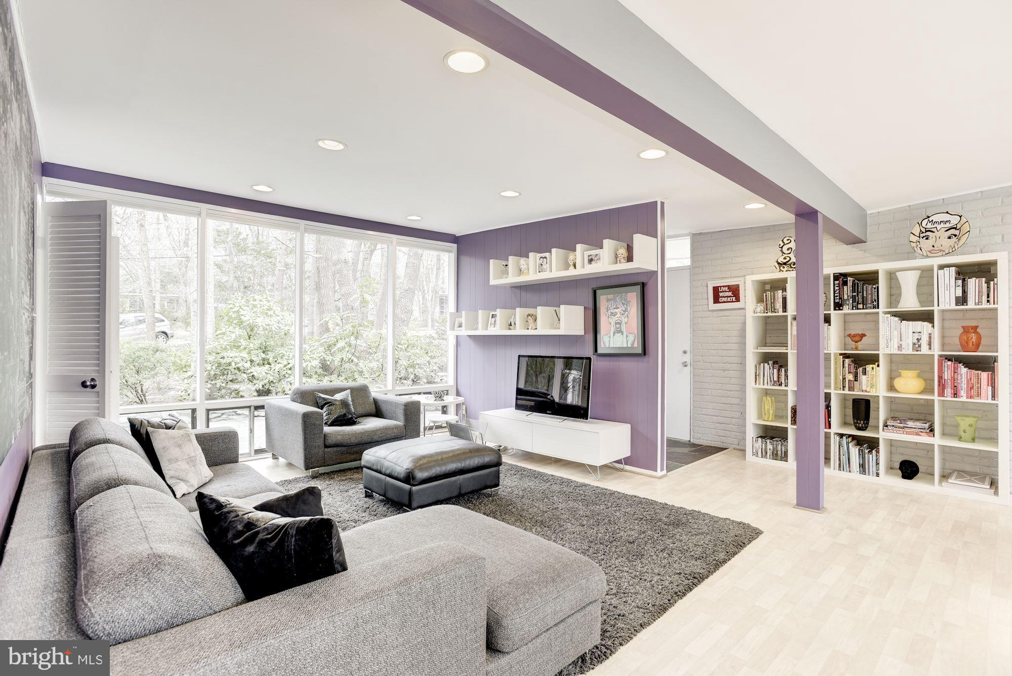 HOLLIN HILLS - Residential