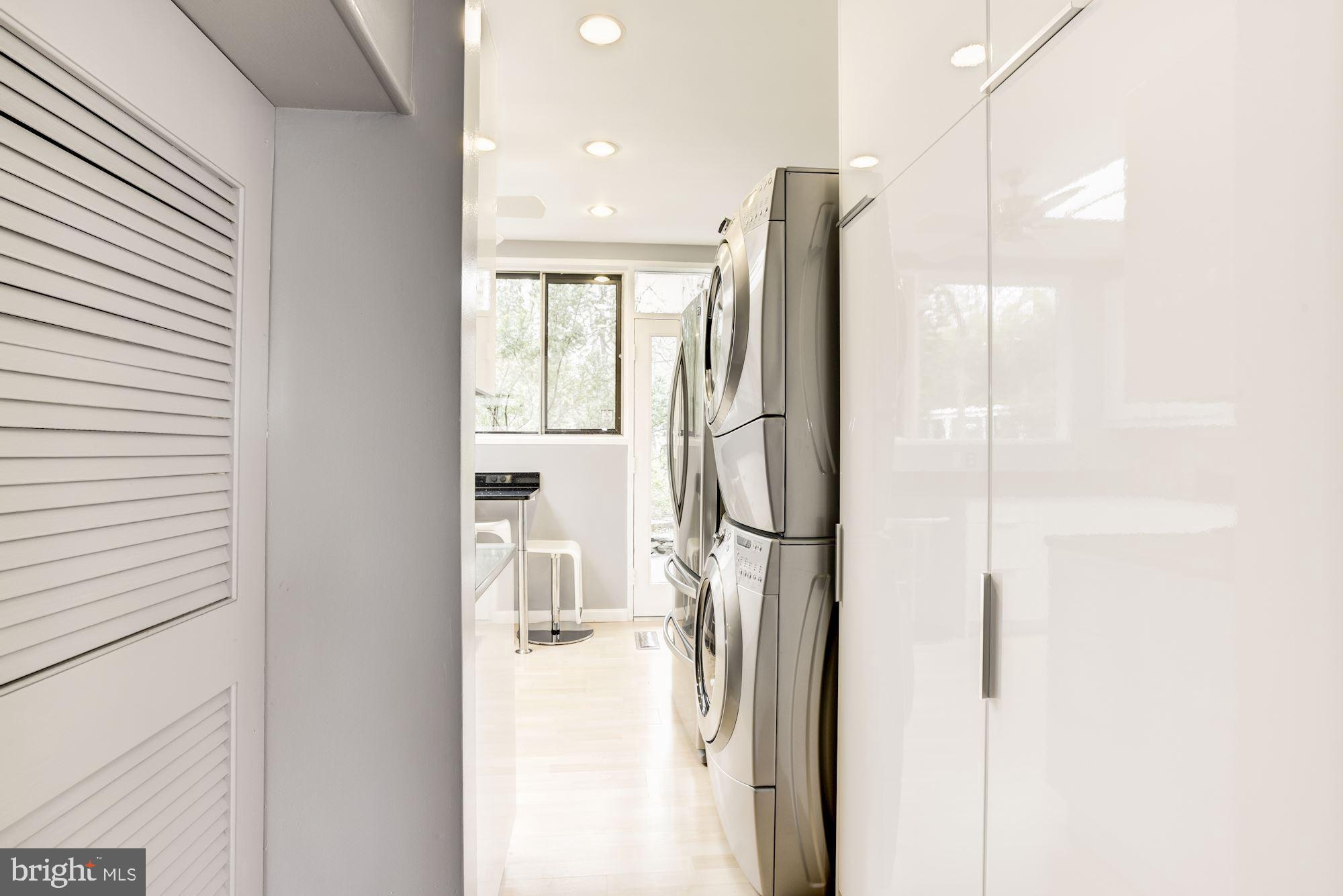 HOLLIN HILLS - Residential