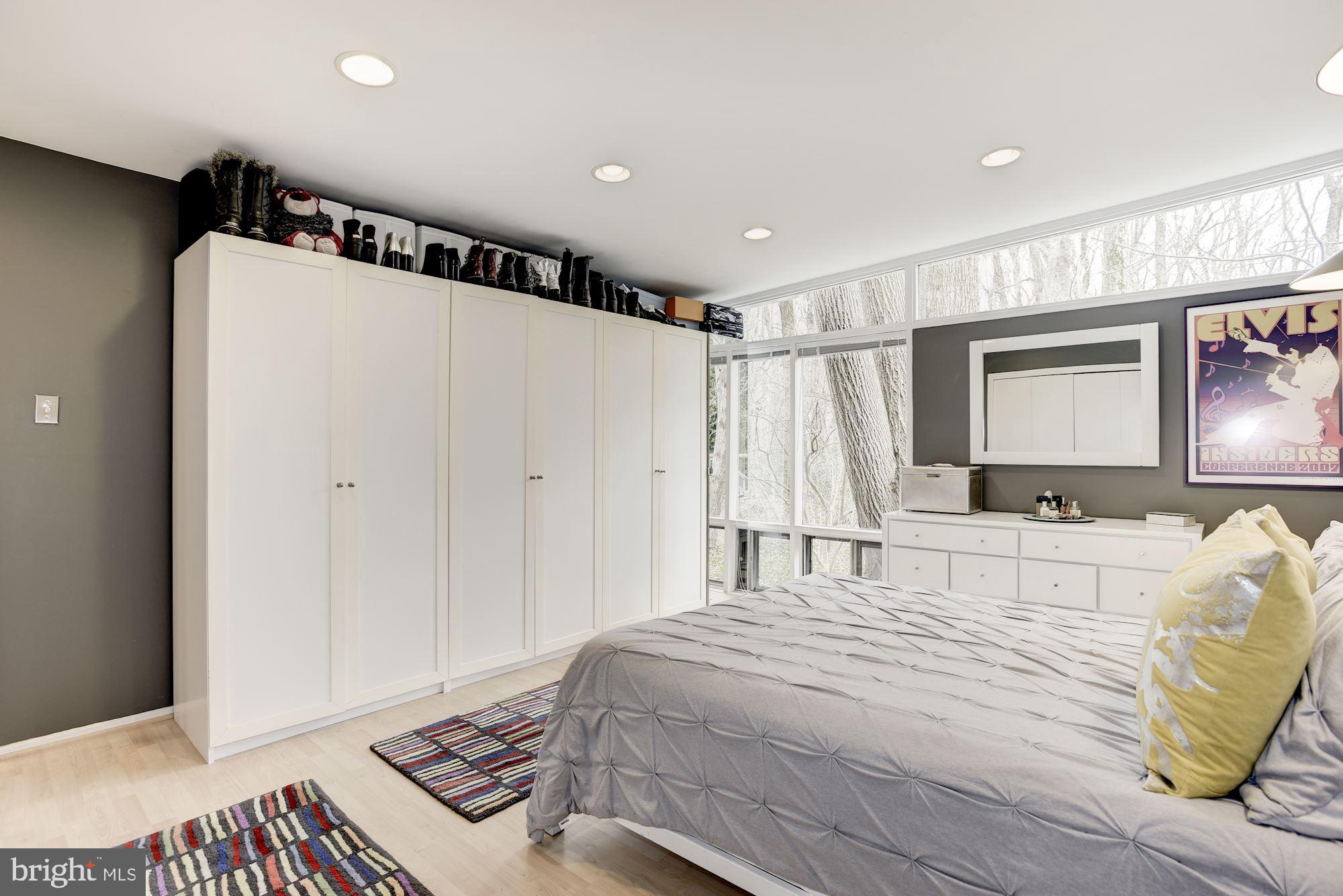 HOLLIN HILLS - Residential