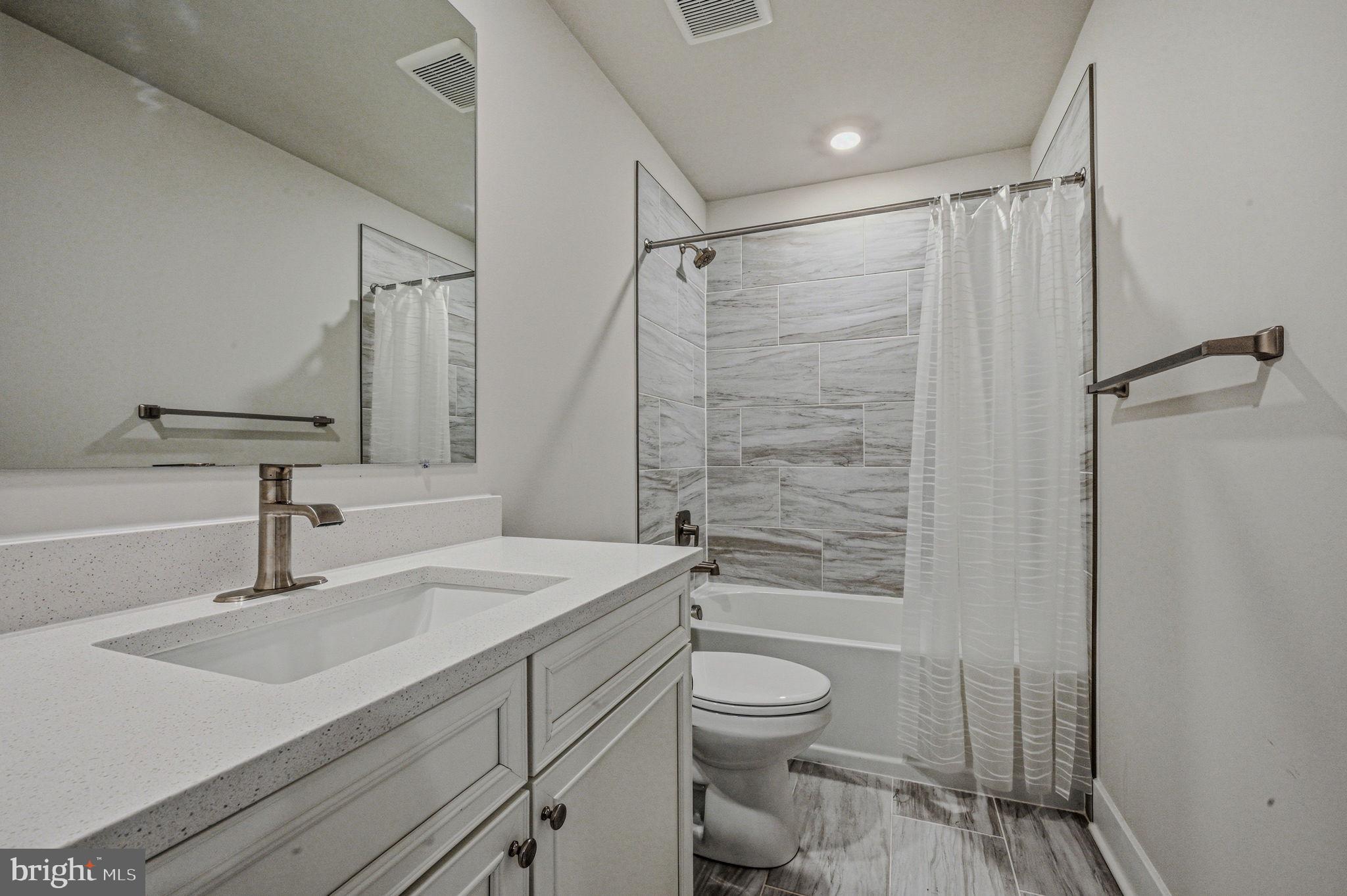 PLANTATION LAKES - Residential