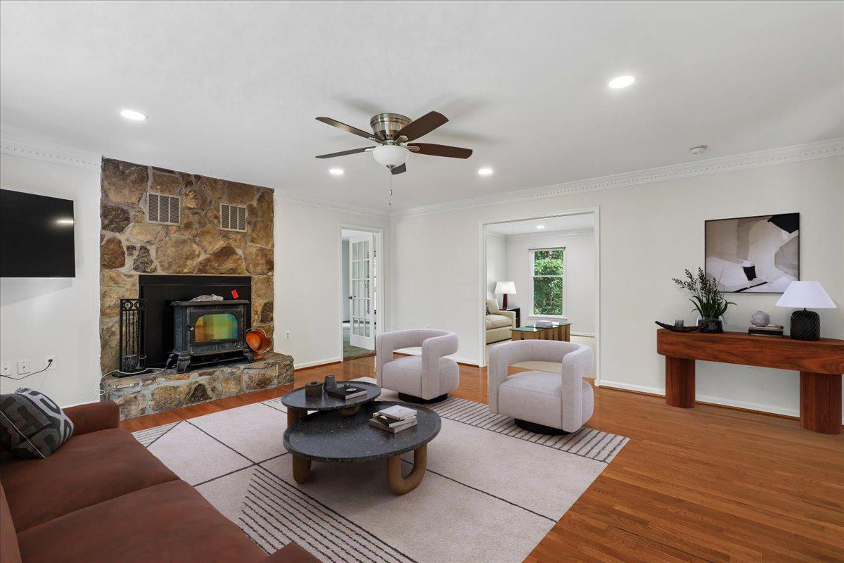 8253 HONEYSUCKLE ROAD