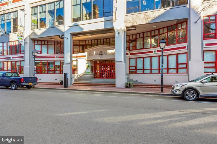 BRADDOCK PLACE - Residential