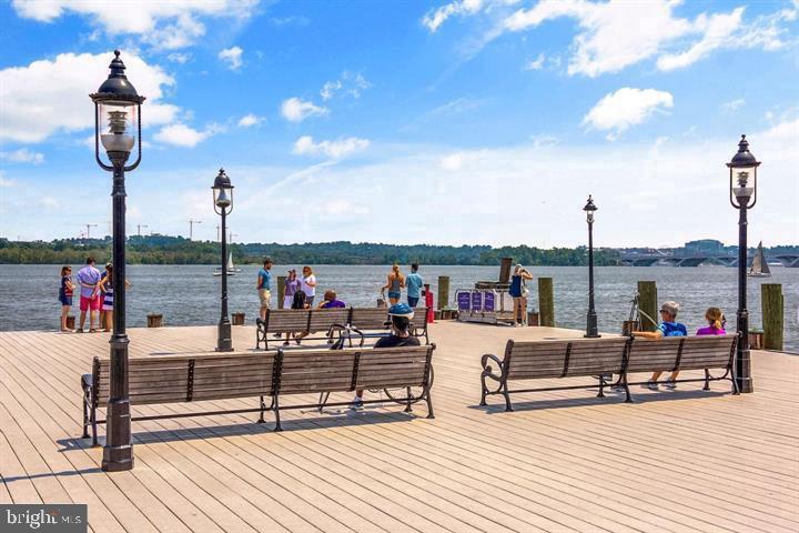 BRADDOCK PLACE - Residential