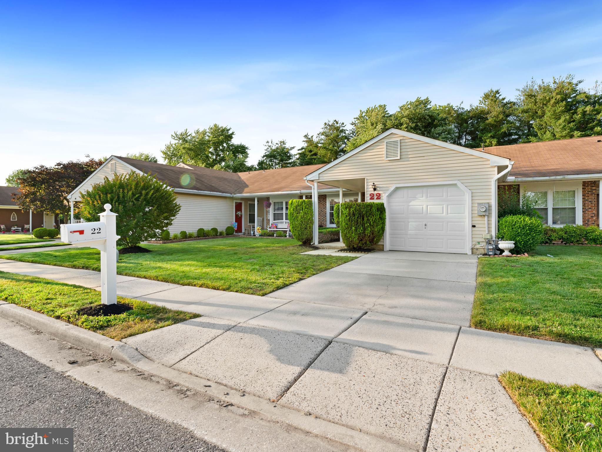 22 W BERWIN WAY
