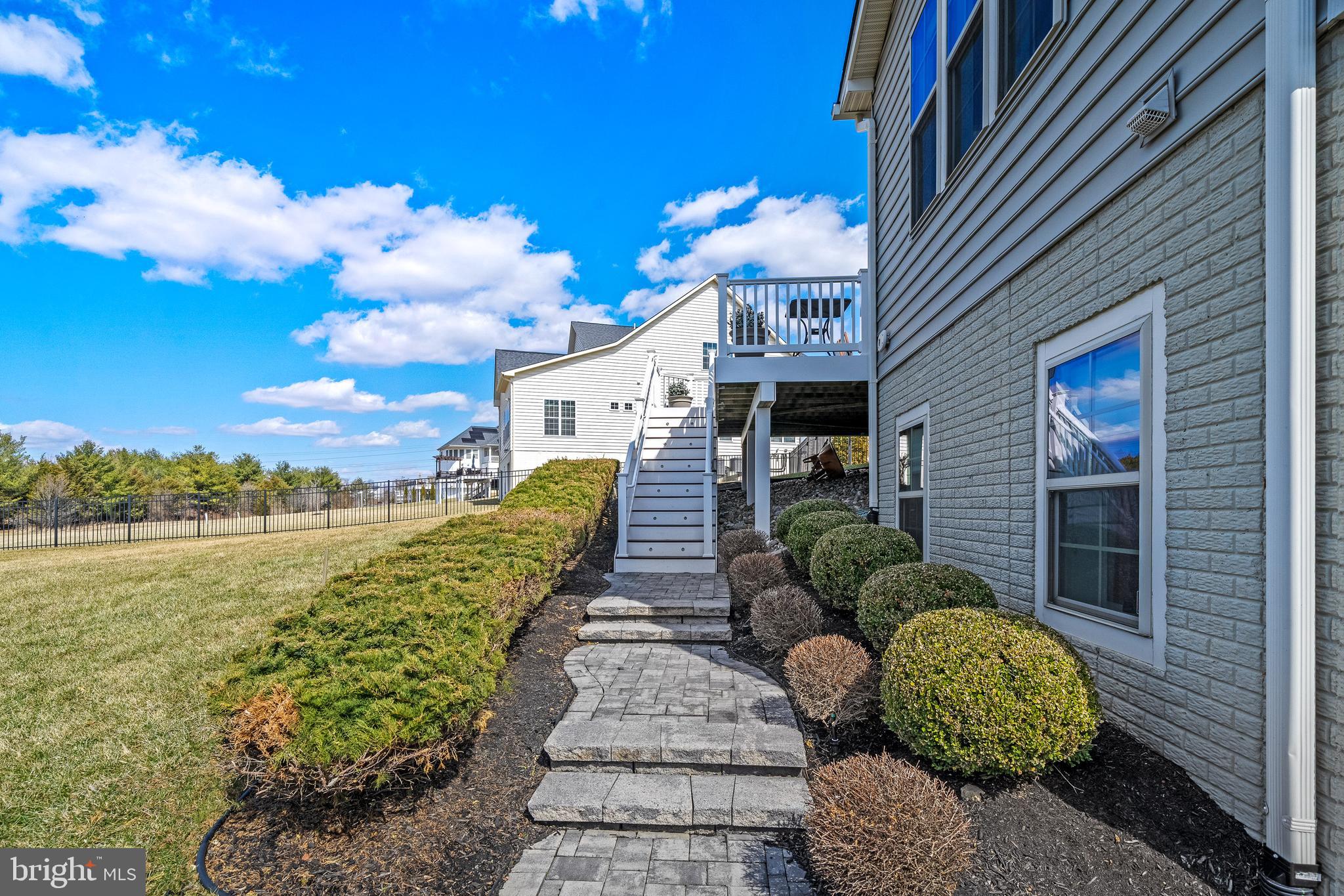 CLARKE ASSEMBLAGE - Residential