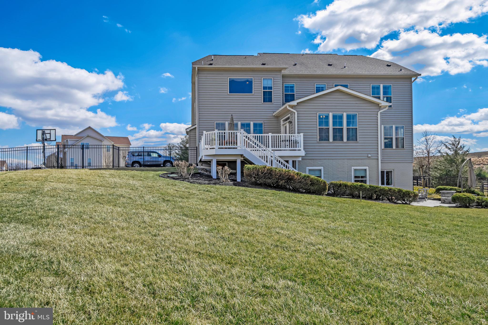 CLARKE ASSEMBLAGE - Residential