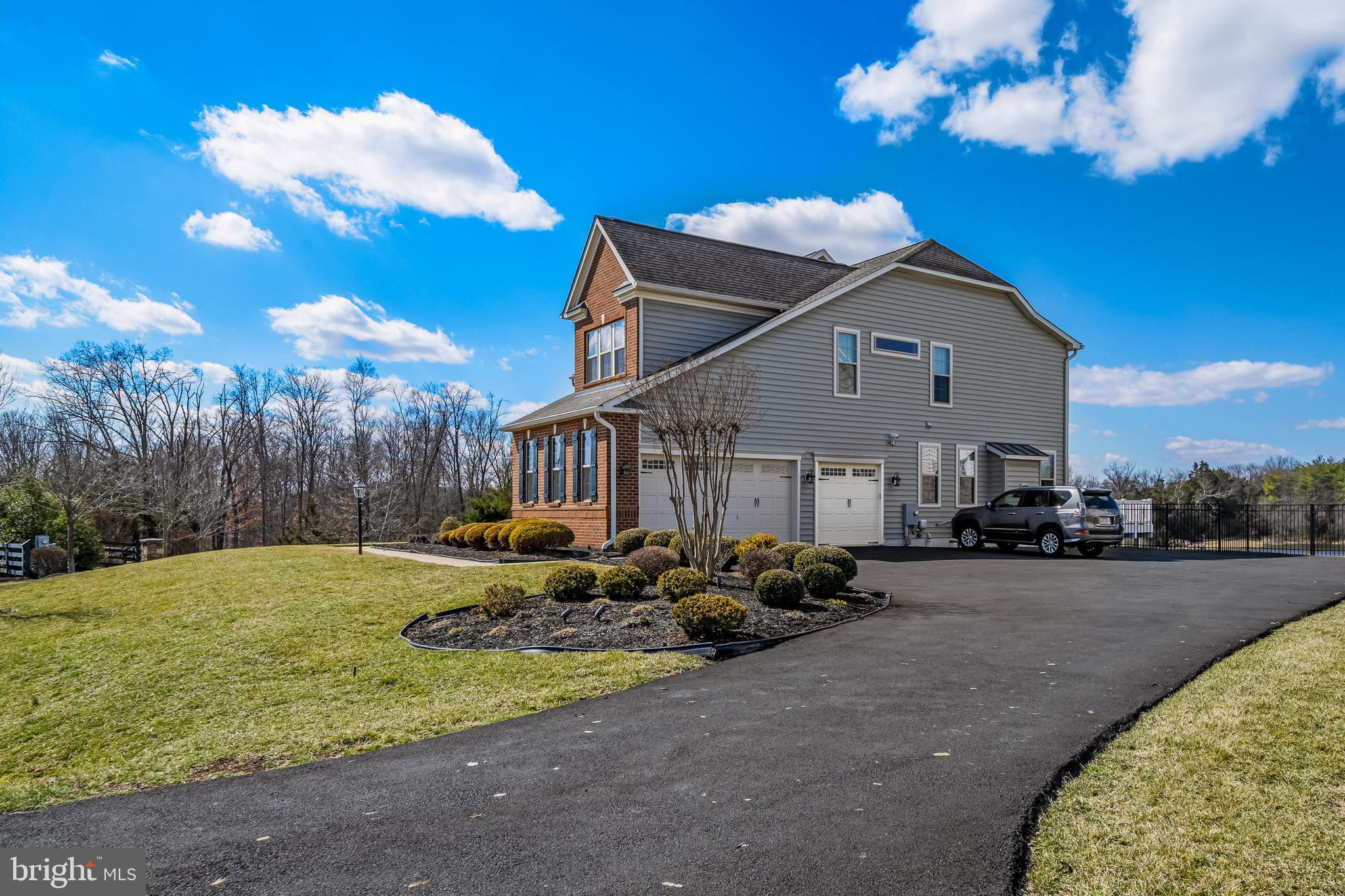 CLARKE ASSEMBLAGE - Residential