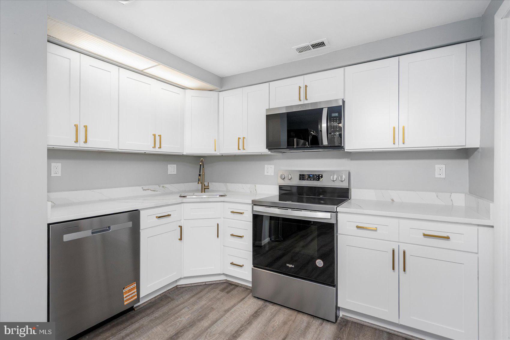 Priced to Sell Fast! Beautifully remodeled 2 Bedroom / 2 Full Bathroom Condo at The Elmont. Featuring a Gourmet Kitchen with new quartz counters, and solid wood cabinets, New Stainless Steel Appliances. Front loading Washer and Dryer. Primary bedroom with New En-suite bathroom and huge Walk-In Closet. Updated Hall Bathroom with beautiful vanity and quartz top. Luxury vinyl throughout the apartment, newly painted. Relax on your Private Balcony with an amazing view. Lots of closet and storage space. The building has two elevators, a 24-hr front desk attendant, lobby and lounge area, and a conference/meeting room.