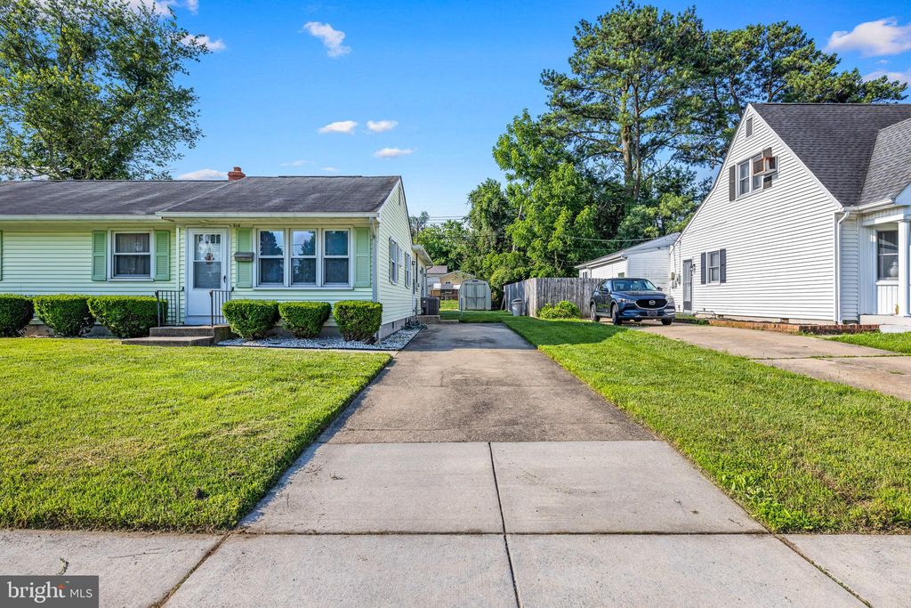 Photo of 816 Lincoln Street, DOVER, DE 19904 (MLS # DEKT2041646)