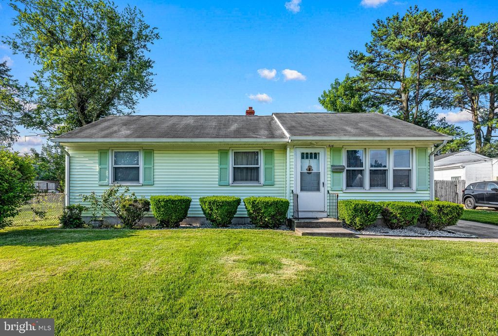 Photo of 816 Lincoln Street, DOVER, DE 19904 (MLS # DEKT2041646)