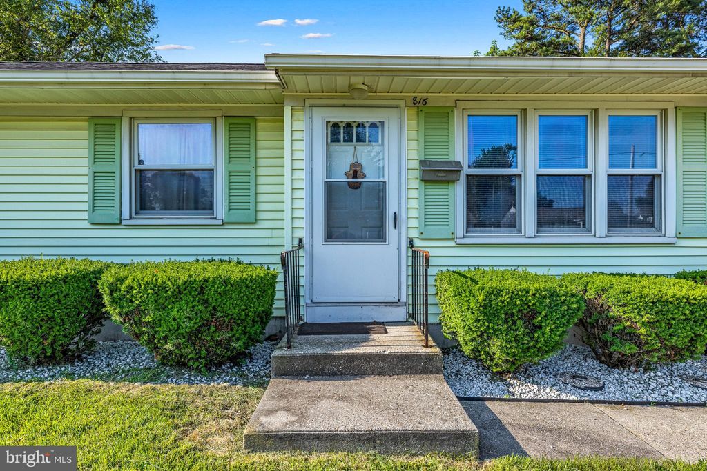 Photo of 816 Lincoln Street, DOVER, DE 19904 (MLS # DEKT2041646)