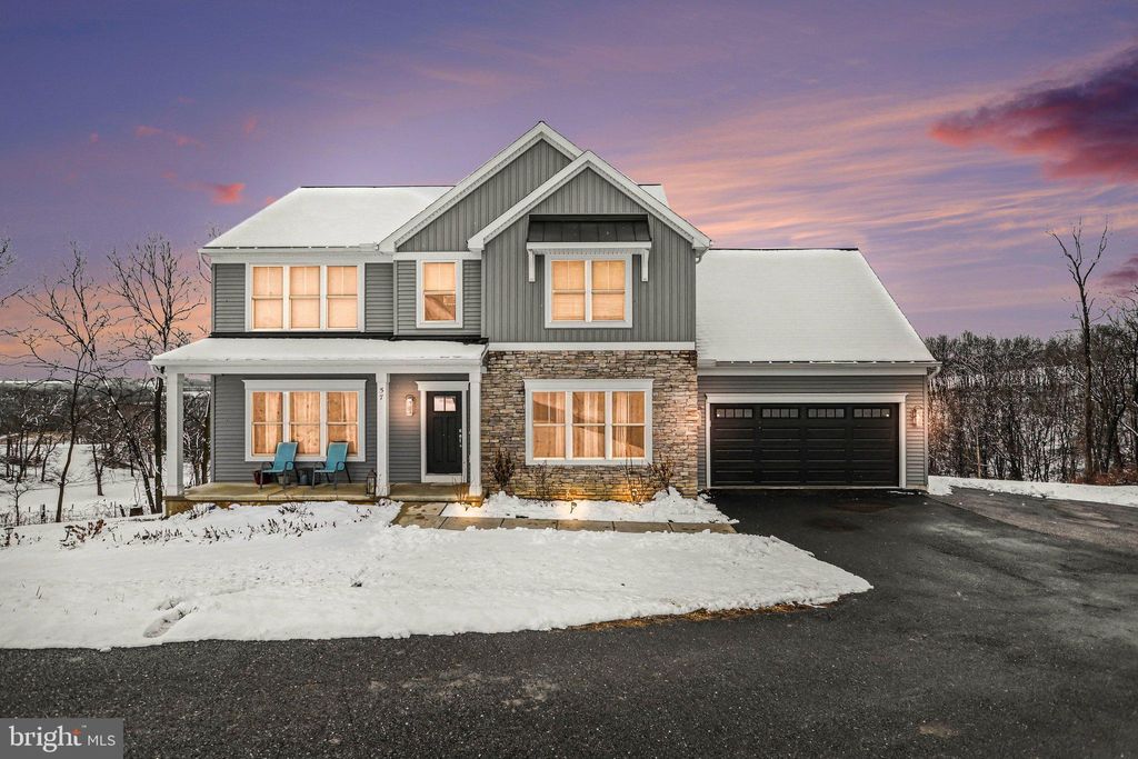 Photo of 57 Chateau Circle, WRIGHTSVILLE, PA 17368 (MLS # PAYK2098148)