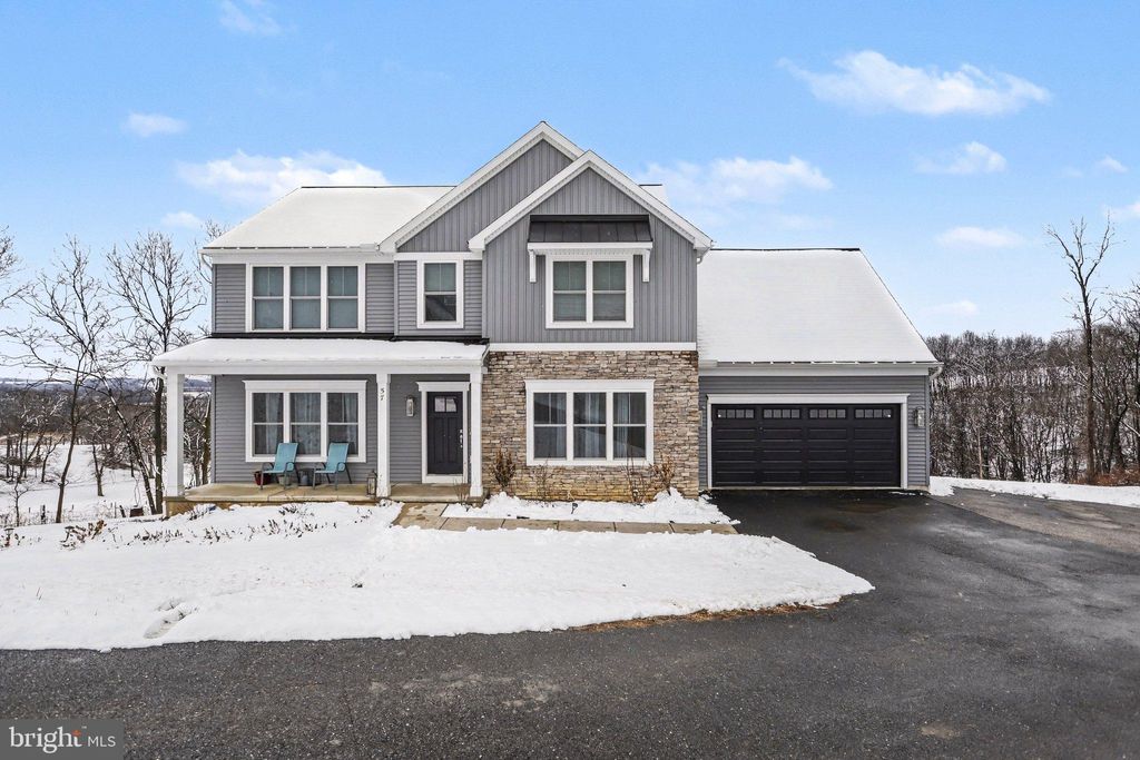 Photo of 57 Chateau Circle, WRIGHTSVILLE, PA 17368 (MLS # PAYK2098148)