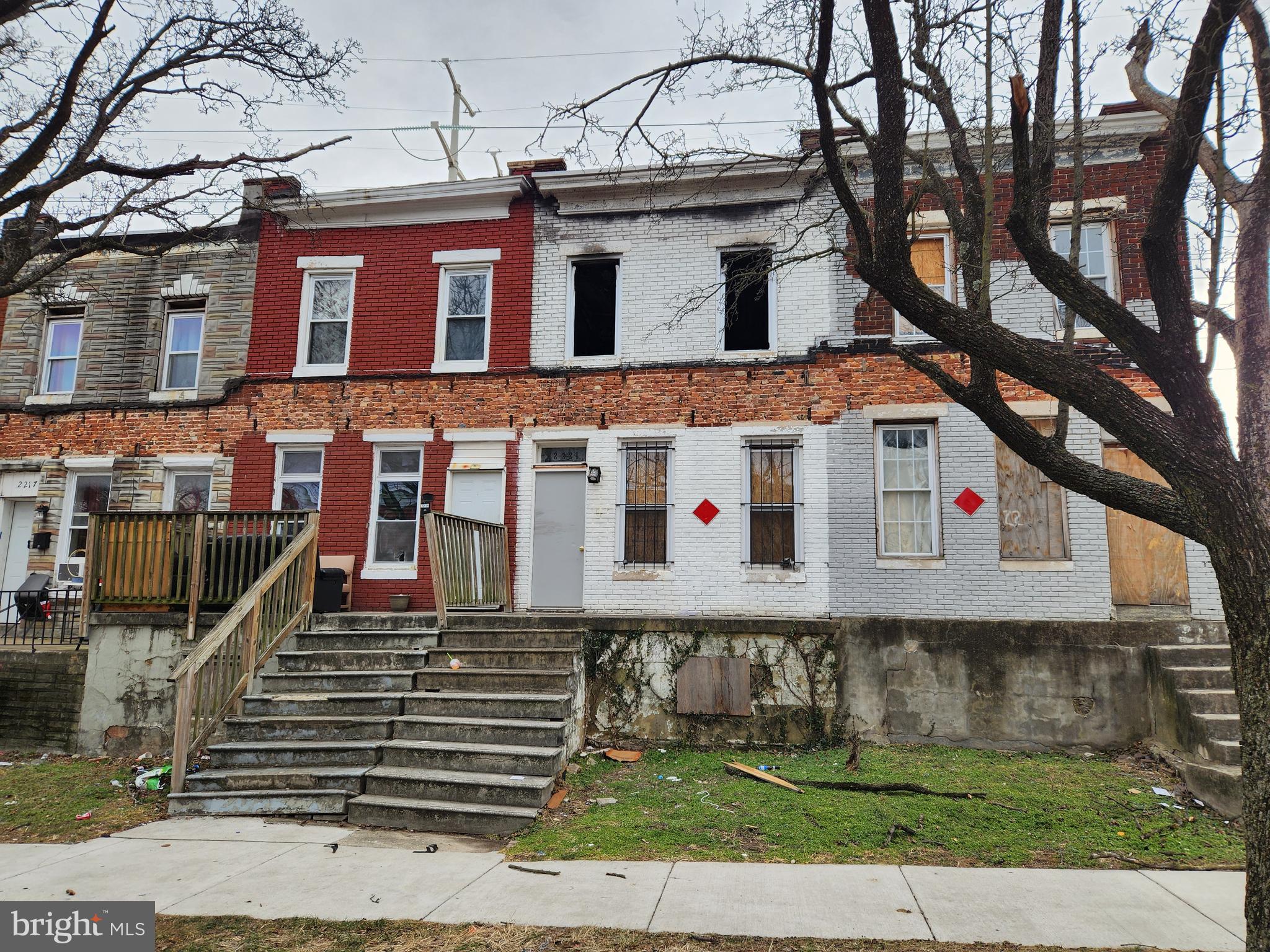 POST AUCTION: MAKE AN OFFER! 2 Story Townhouse located in the Westport area of Baltimore City. Residents can enjoy the nearby attractions such as Middle Branch Park, Swann Park, Under Armour Stadium, & Horseshoe Casino Baltimore. Property is Vacant. Easy Access to Major Traffic Arteries Route 295 & I-95. Deposit: $7,500.