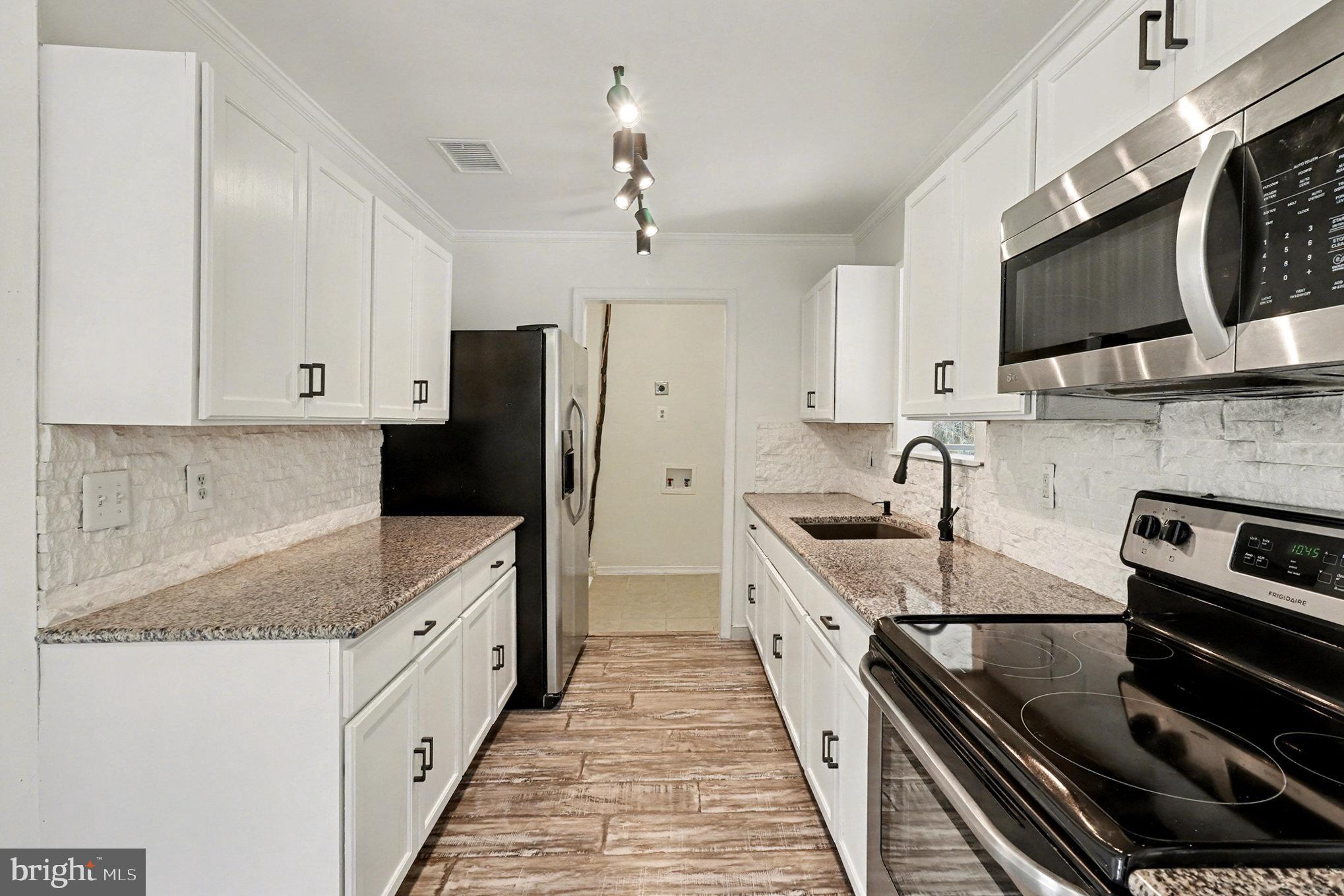 8016 LONG CREEK DRIVE