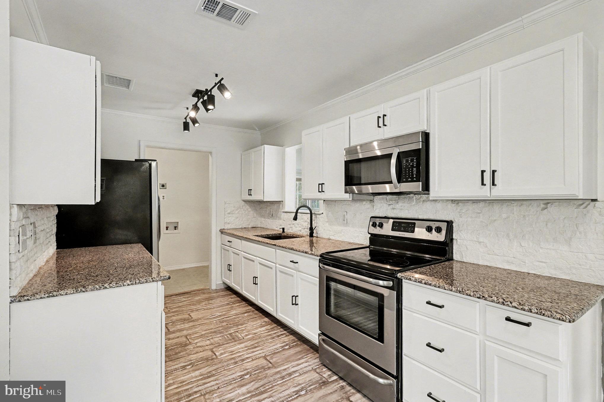 8016 LONG CREEK DRIVE