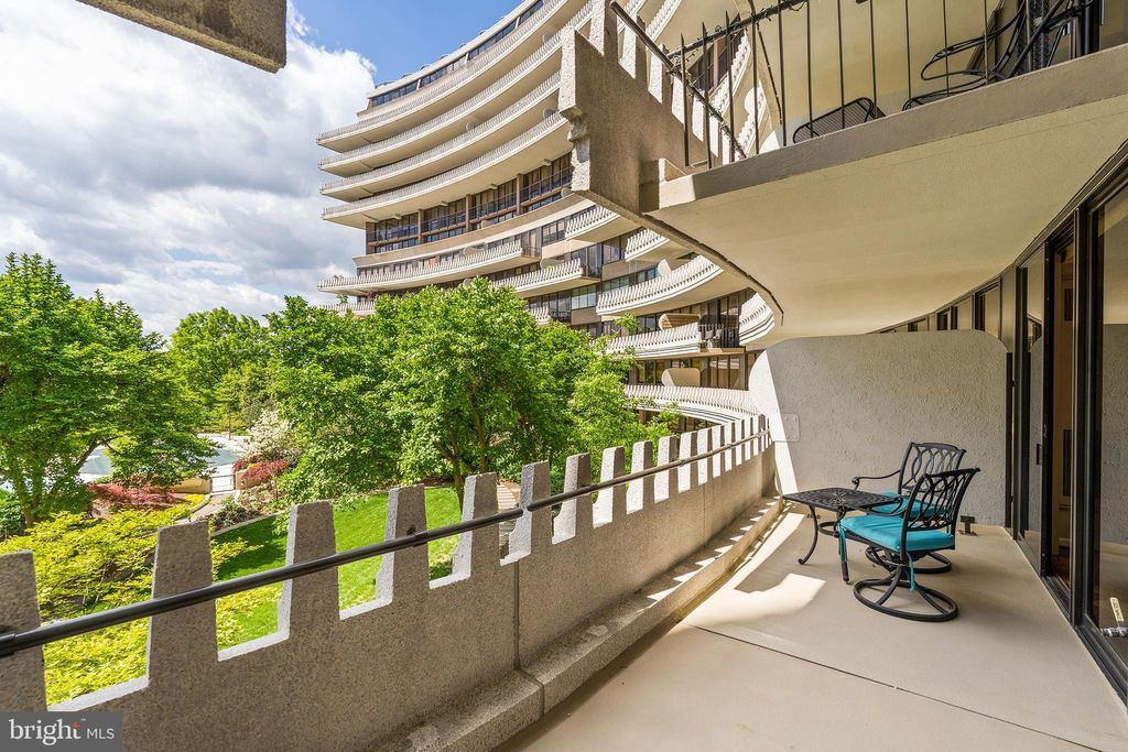 Photo of 700 New Hampshire Avenue NW #320, WASHINGTON, DC 20037 (MLS # DCDC2224056)
