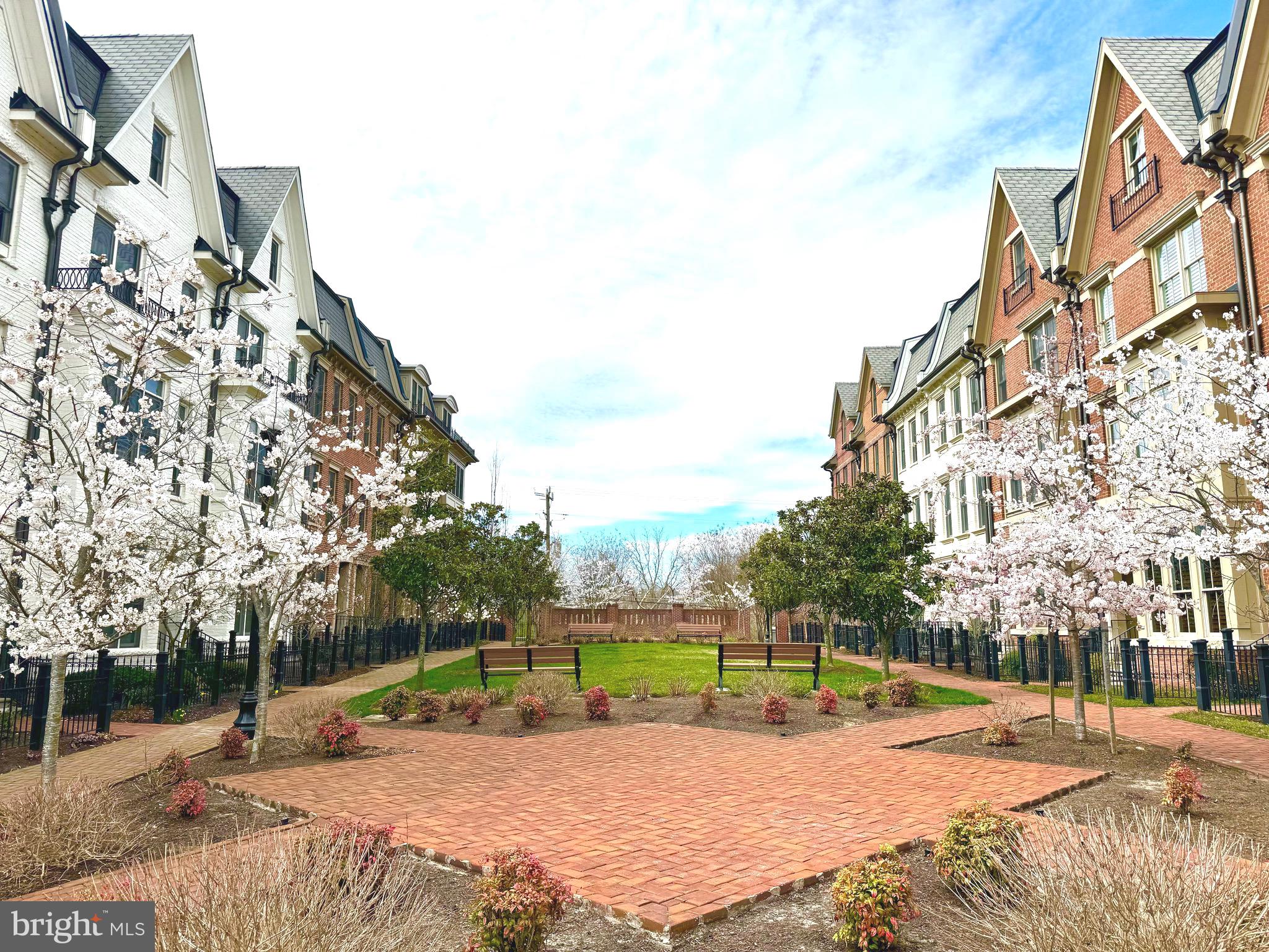 SYMPHONY PARK - Residential