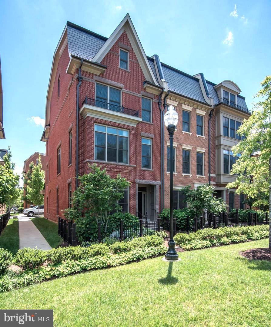 SYMPHONY PARK - Residential