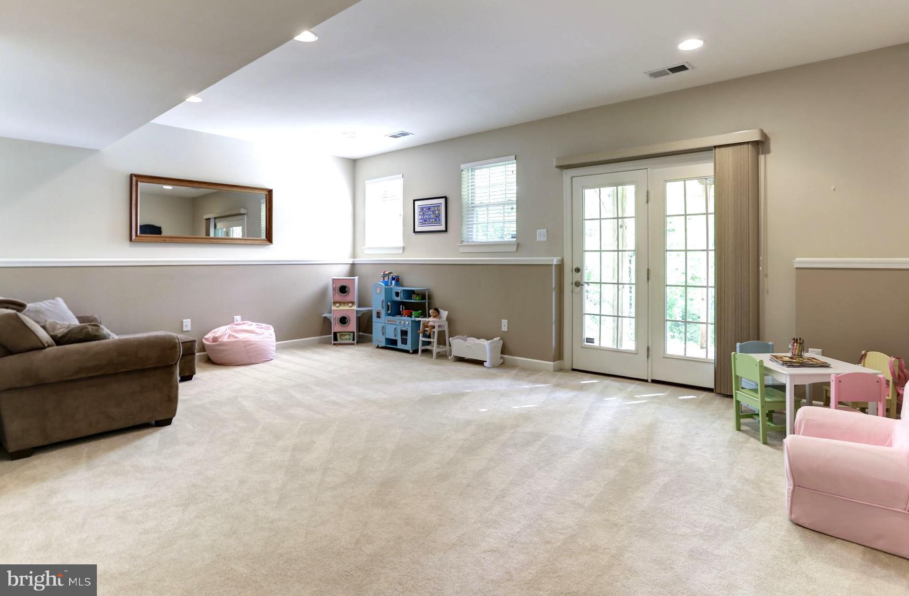 BOWEN MANOR - Residential