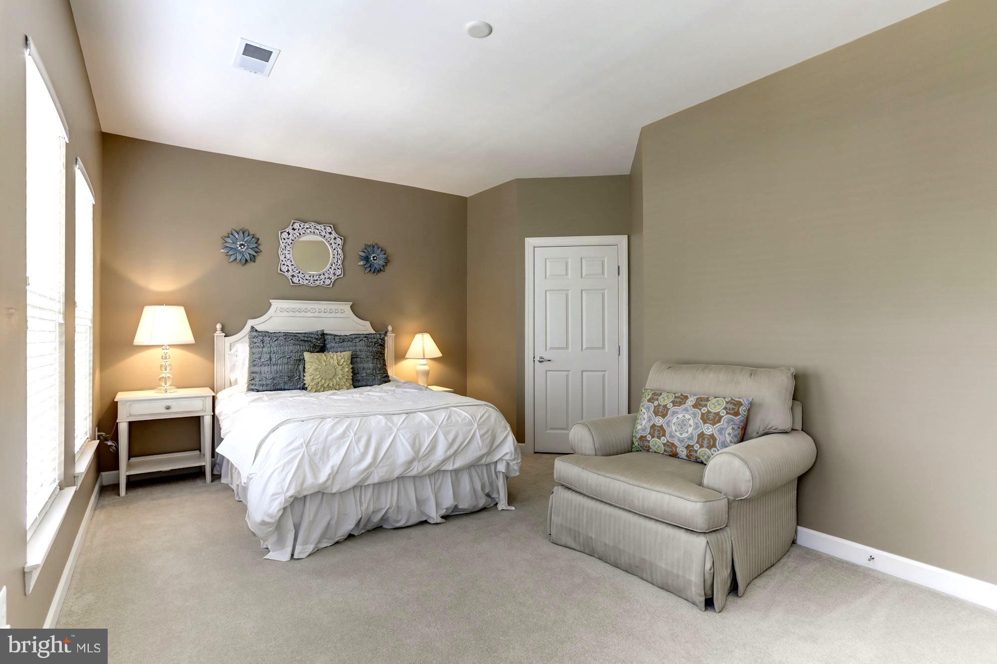 BOWEN MANOR - Residential