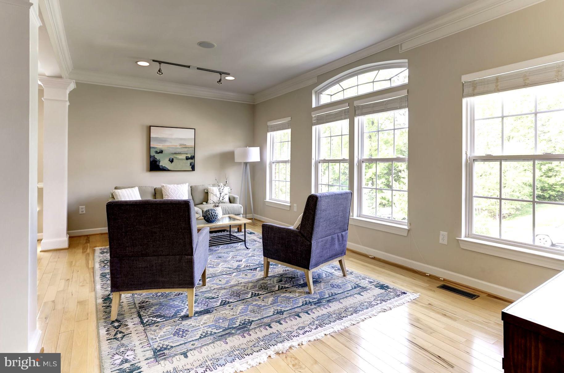 BOWEN MANOR - Residential