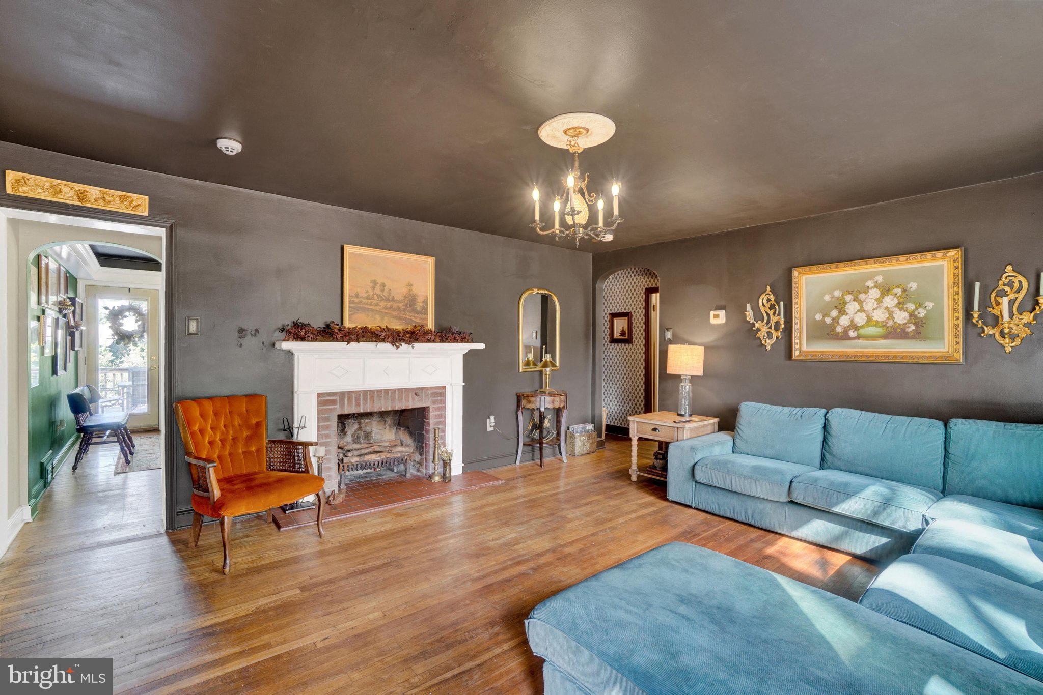 823 CLEARMOUNT ROAD