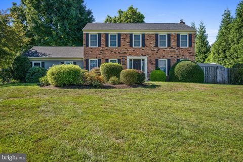 Photo of 6110 Green Cap Place, FAIRFAX, VA 22030 (MLS # VAFX2294510)