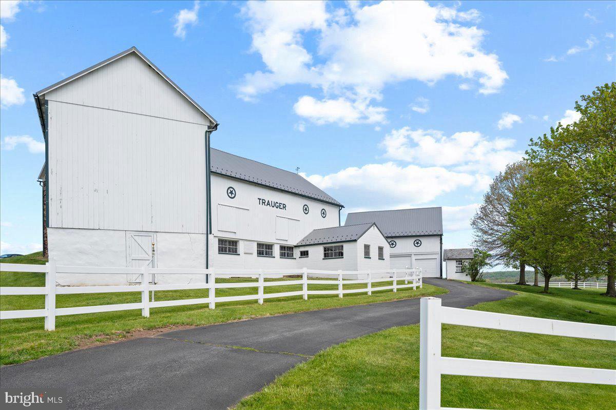 KINTNERSVILLE - Farm