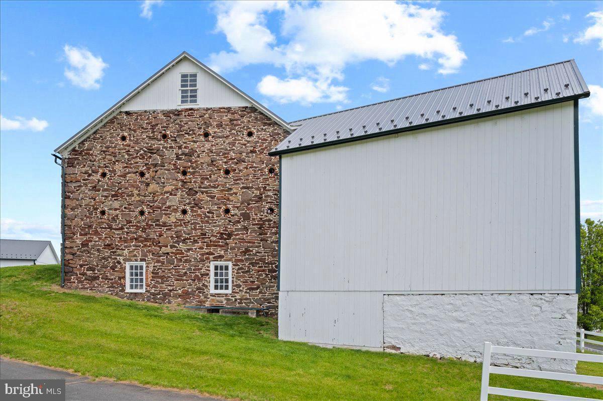 KINTNERSVILLE - Farm