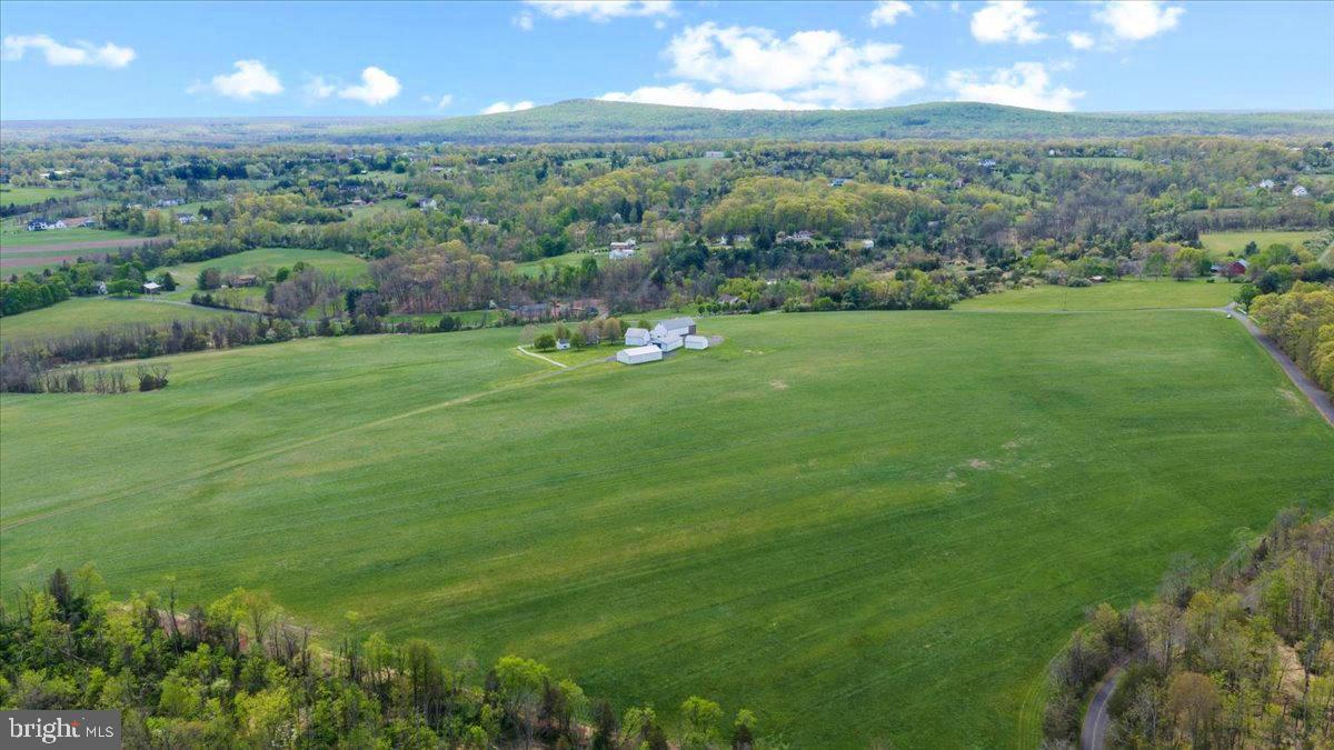 KINTNERSVILLE - Farm