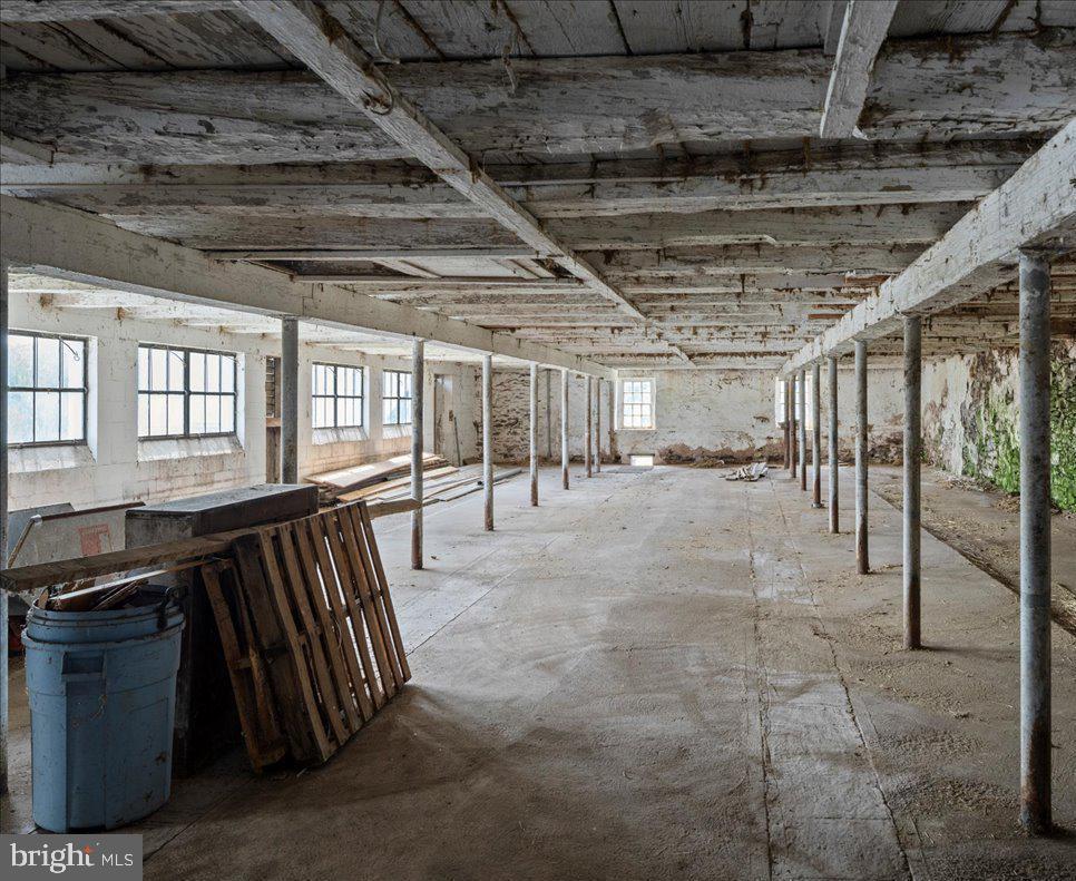 KINTNERSVILLE - Farm