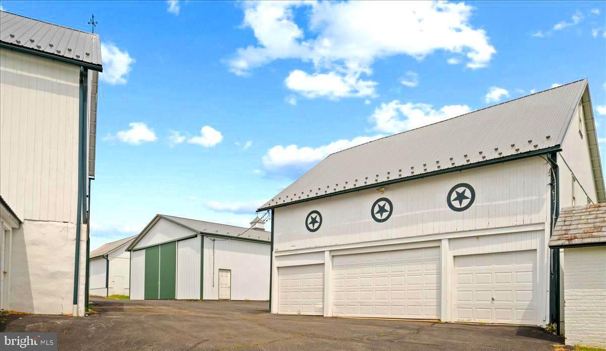 KINTNERSVILLE - Farm