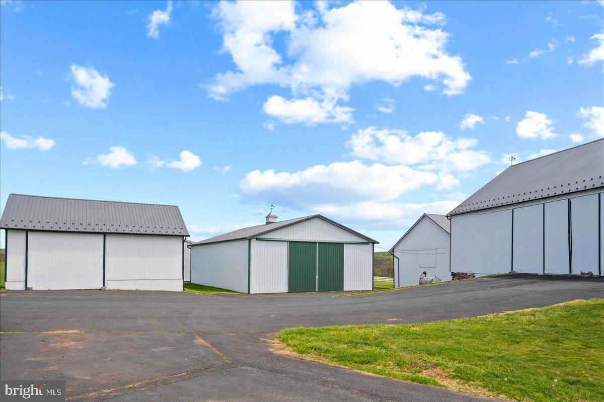 KINTNERSVILLE - Farm