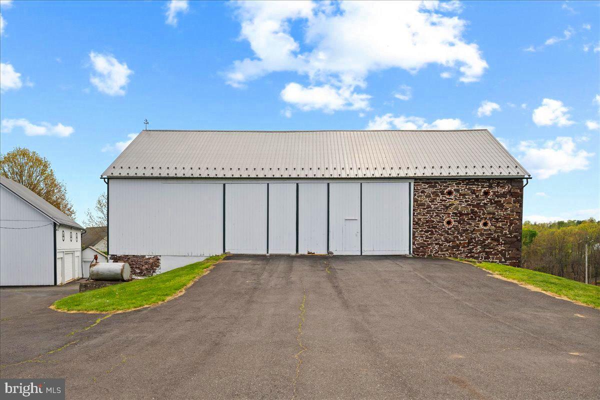 KINTNERSVILLE - Farm