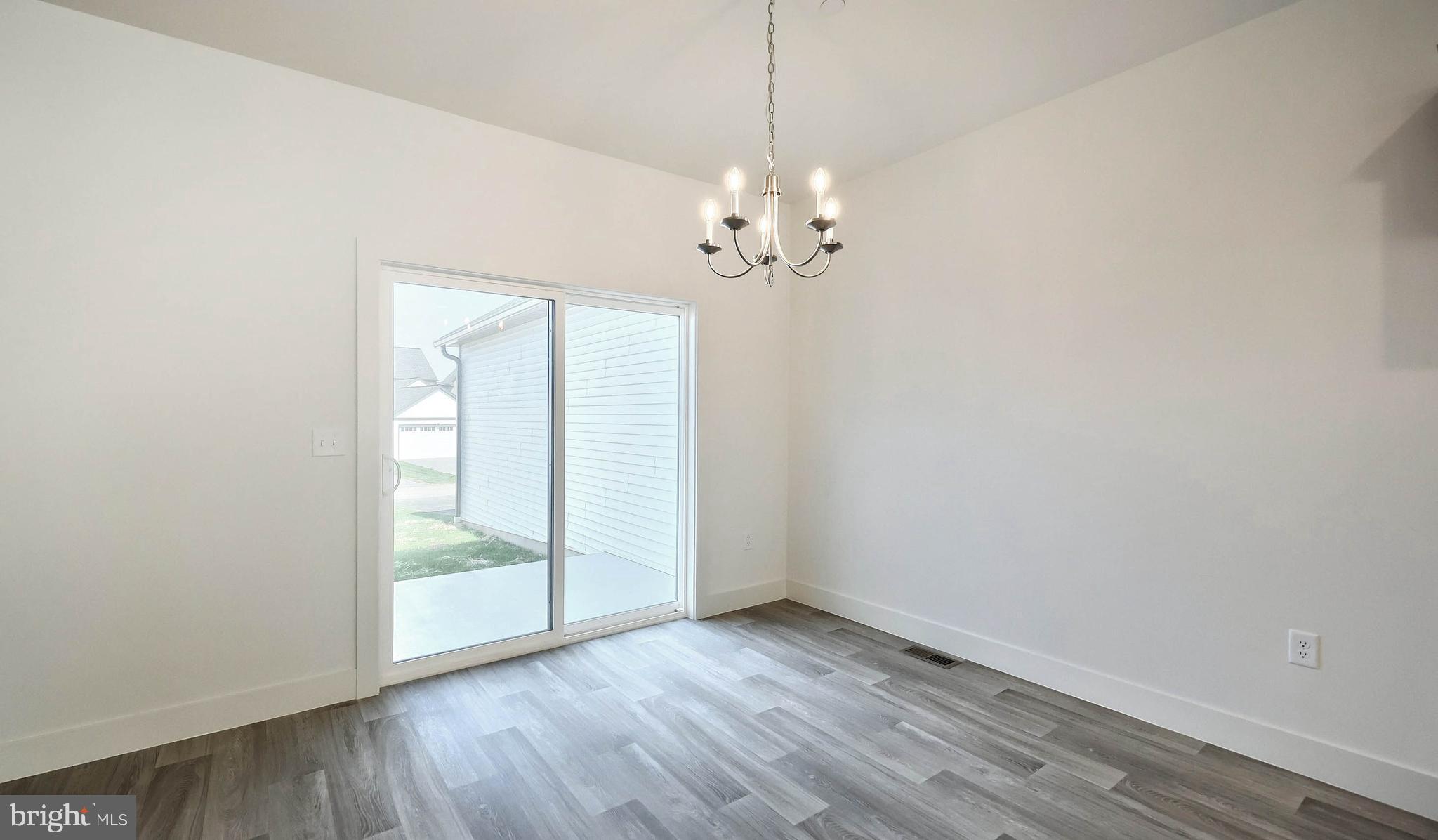 MADISON COURT - Residential