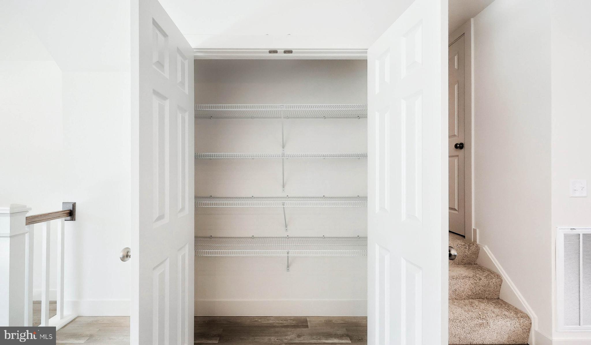 MADISON COURT - Residential